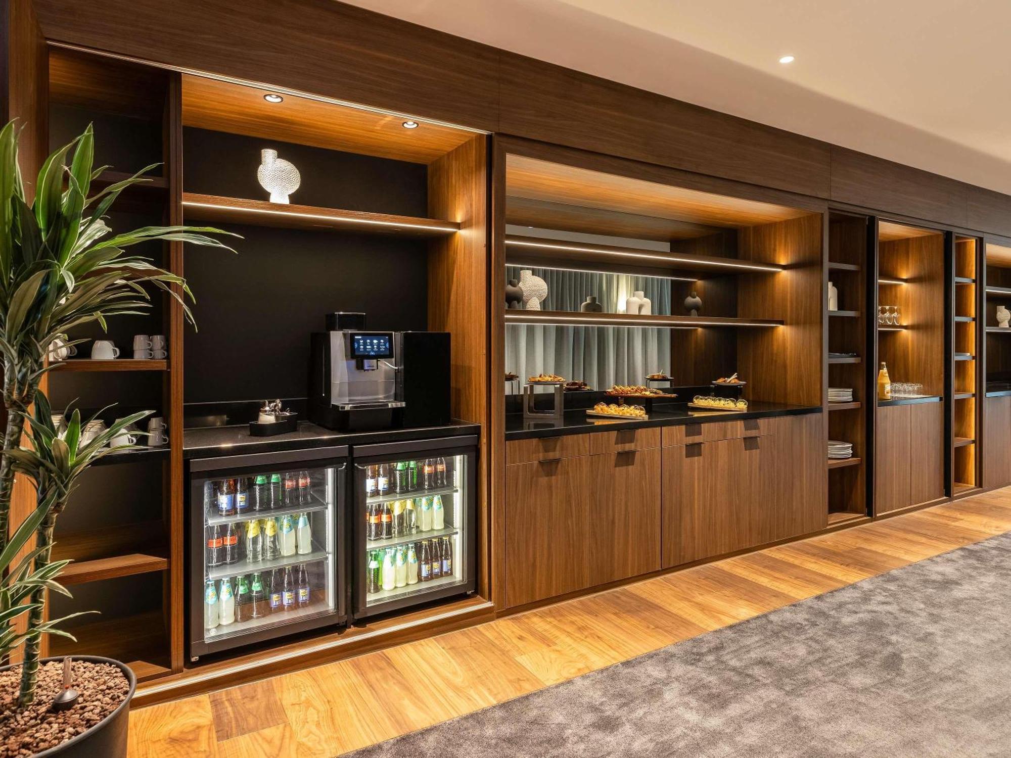 Novotel Luxembourg Kirchberg Экстерьер фото